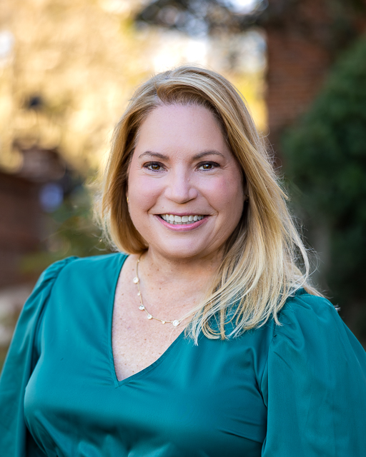 Molly Davidson Headshot