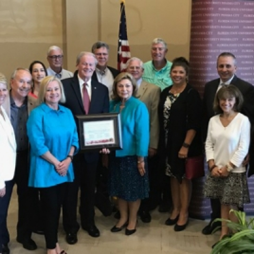 Group photo of President Thrasher and alumni